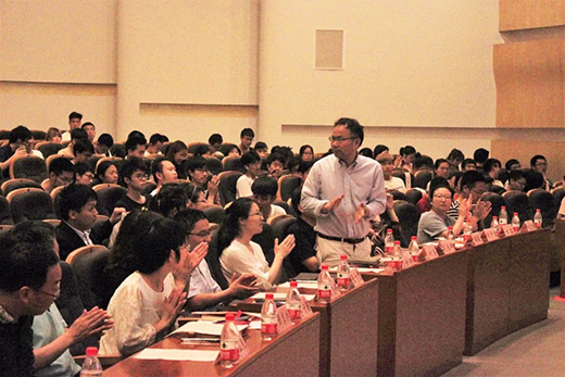 上A黄金甲签约东华大学，“讲授实际基地”揭牌典礼隆沉进行